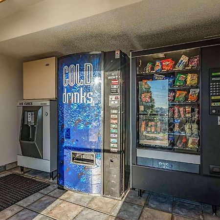 Days Inn By Wyndham Cincinnati I-71 Silverton Екстер'єр фото