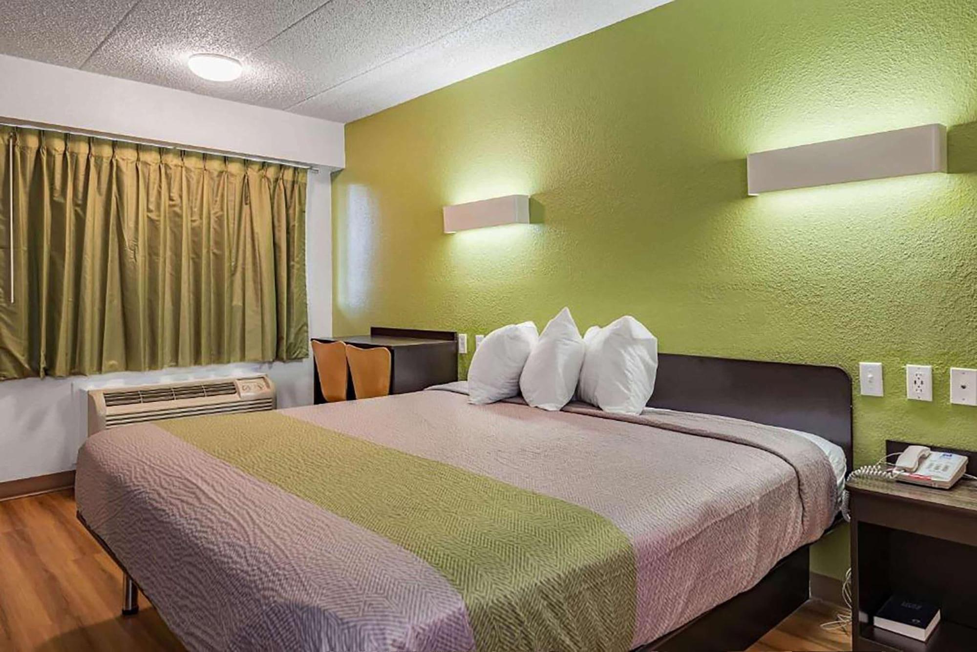 Days Inn By Wyndham Cincinnati I-71 Silverton Екстер'єр фото