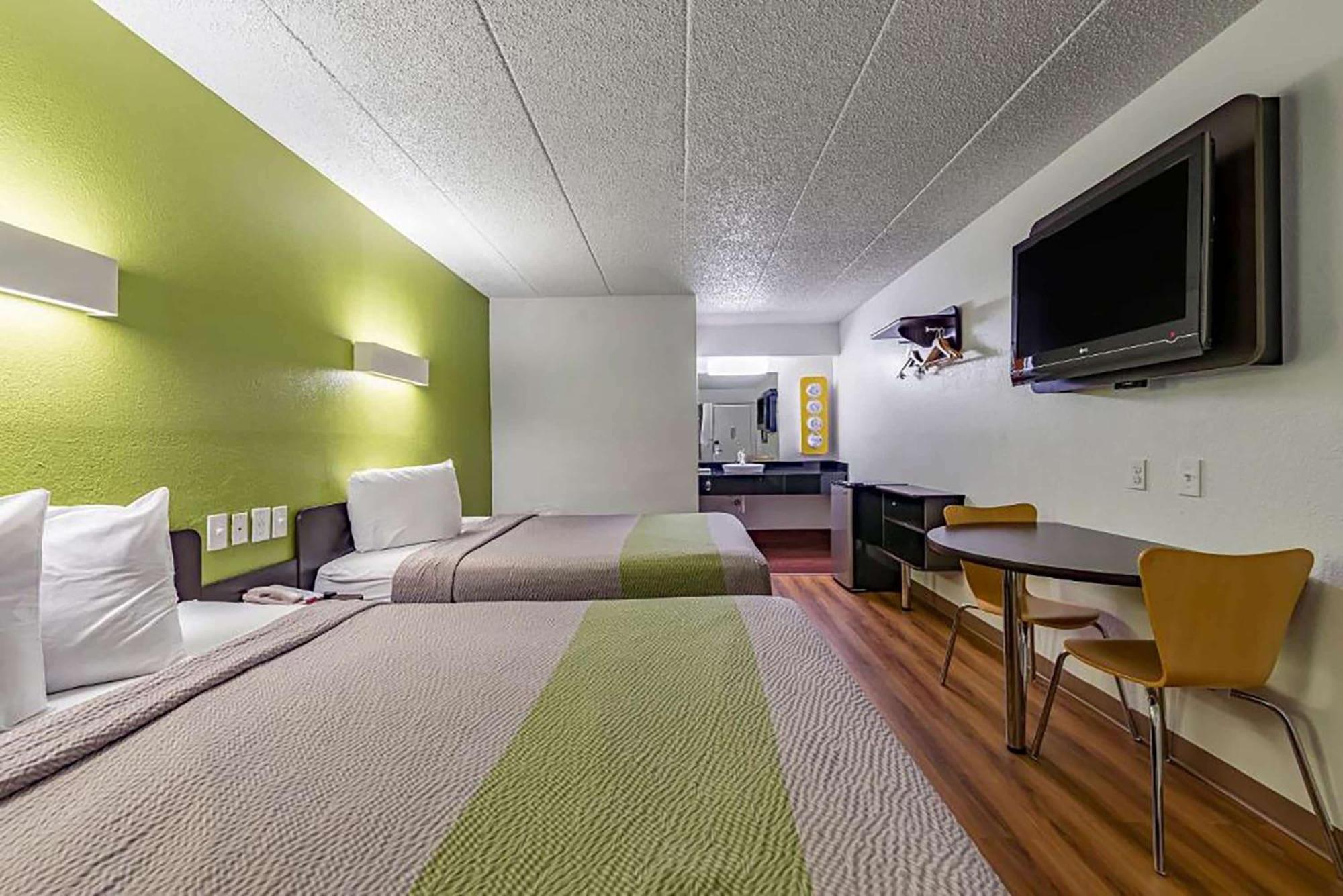 Days Inn By Wyndham Cincinnati I-71 Silverton Екстер'єр фото