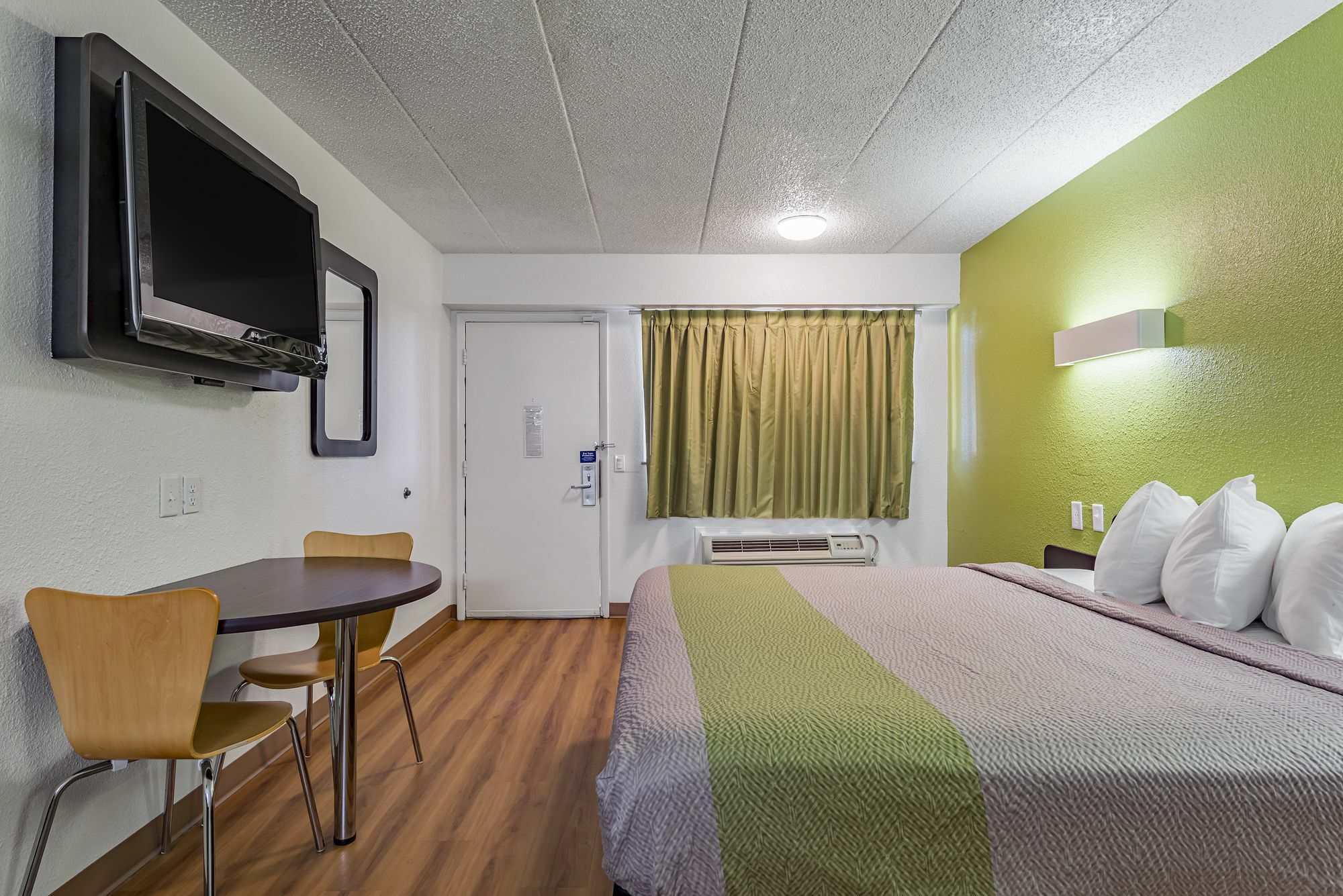 Days Inn By Wyndham Cincinnati I-71 Silverton Екстер'єр фото